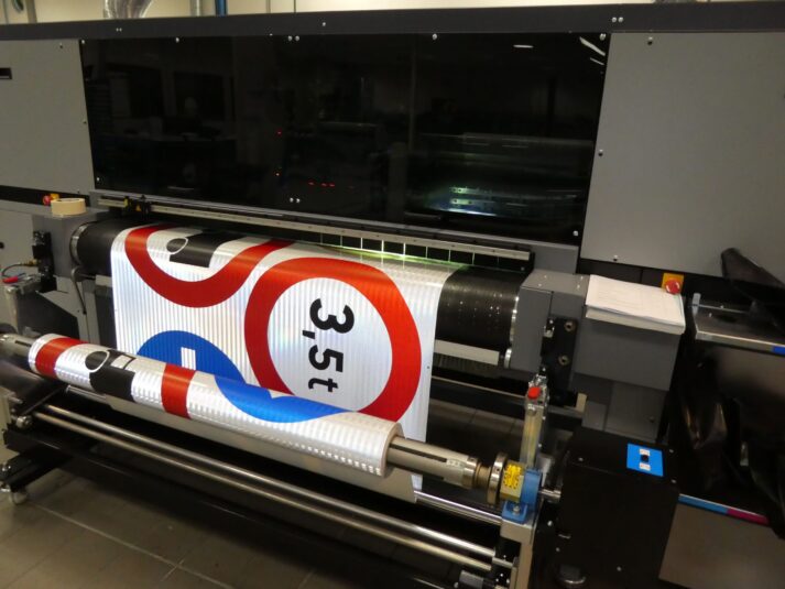 machine pour créer les visuels signalétiques
